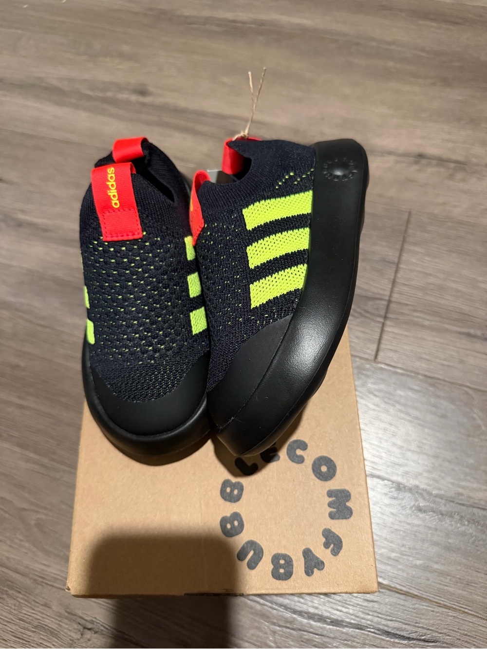 Boys Adidas Bubble Comfy Shoes Size 10